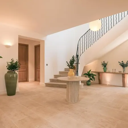 Suzana - New In Valmer ラ・クロワ・ヴァルメ